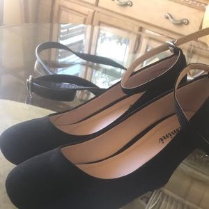 Only worn once they are too big for me size 8 1/2